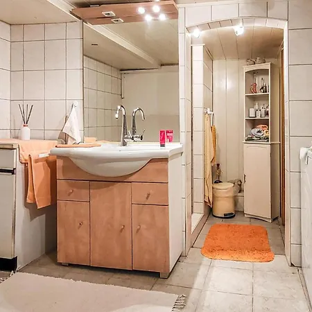 3 Bedroom Stunning In Hébergement de vacances Iéna
